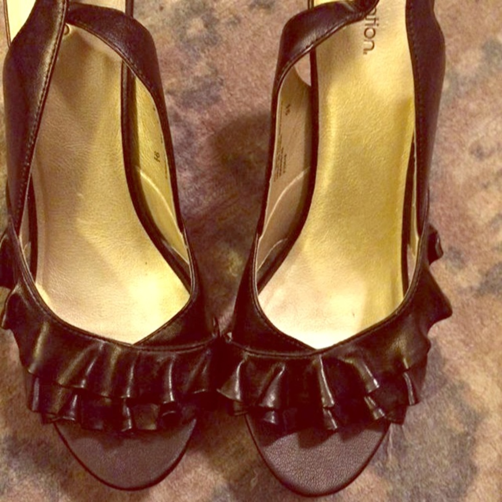 Xhiliration 9.5 peep toe heels